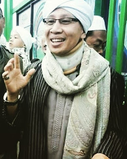 Foto Buya Yahya Al Bahjah Cirebon