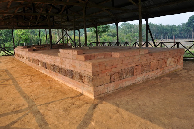 Monumen Candi Bumi Ayu 