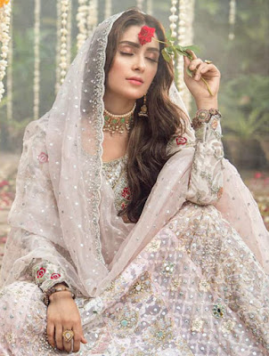 Actress Aiza Khan