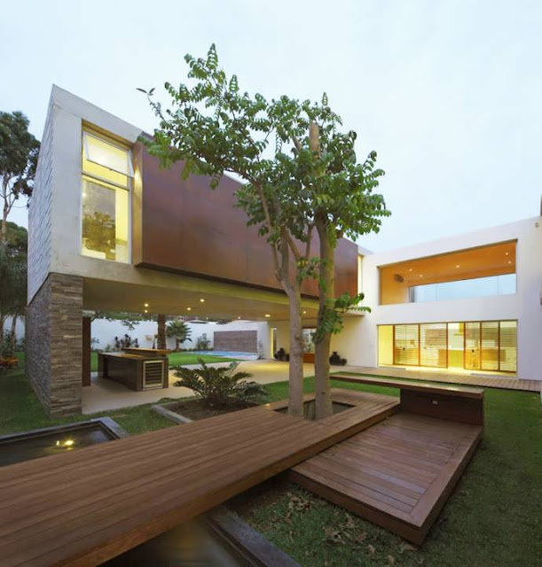 La Planicie Home Made Mostly Of Concrete And Caramel-Colored Wood Approach To Enhance That Feature