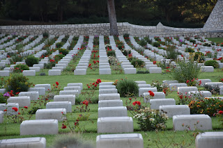το βρετανικό στρατιωτικό νεκροταφείο στο Πολύκαστρο