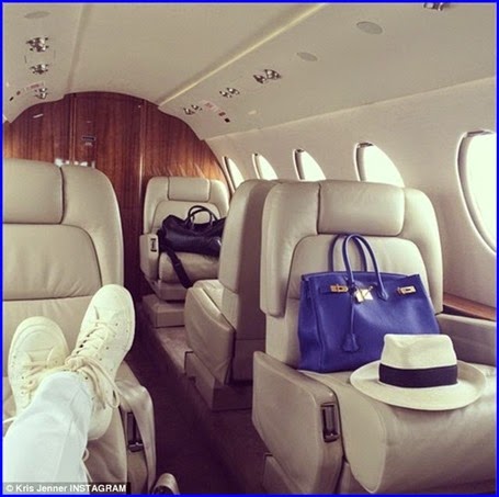 #KrisJenner Hires Entire Private Jet For 'Alone' Time 