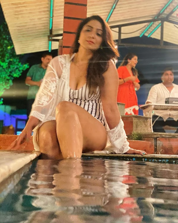 Aartii Naagpal sexy legs thghs white swimsuit curvy actress