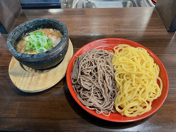 つけ鴨そば専門店 〆そば屋 日本橋店のつけ鴨そば 2種盛り(そば・中華麺)