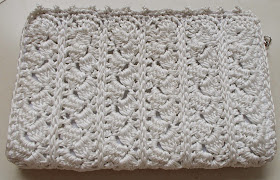 Sweet Nothings Crochet free crochet pattern blog, free crochet purse pattern, photo of the full finished rounded purse,