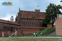 Malowniczo położony nad brzegiem Nogatu Zamek w Malborku to największy ceglany zamek na świecie i obiekt wpisany na listę UNESCO.