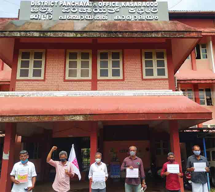 Kasaragod, Kerala, News, Kerala Govt. The Contractors Federation protests staged standing agitation demanding protection of the construction sector.