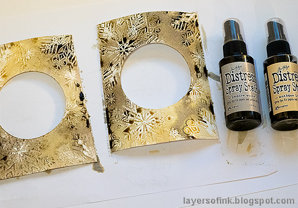 Layers of ink - Interactive Snowflake Spinner Tutorial by Anna-Karin Evaldsson, with Distress Spray Stains.