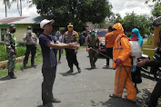 Anggota Polres Pangkep Semprot Disinfektan di Tempat Tinggal Puluhan Pelajar SMA Asal Pulau