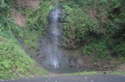 Curug di pinggir jalan