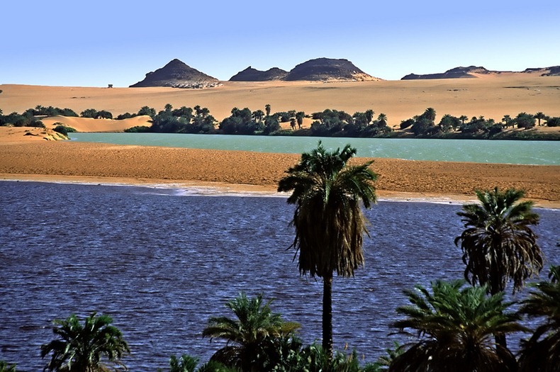 lakes-of-ounianga-8