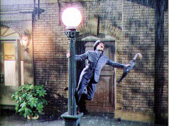 http://sinopsistentangfilm.blogspot.com/2015/03/sinopsis-film-singin-in-rain-1952.html