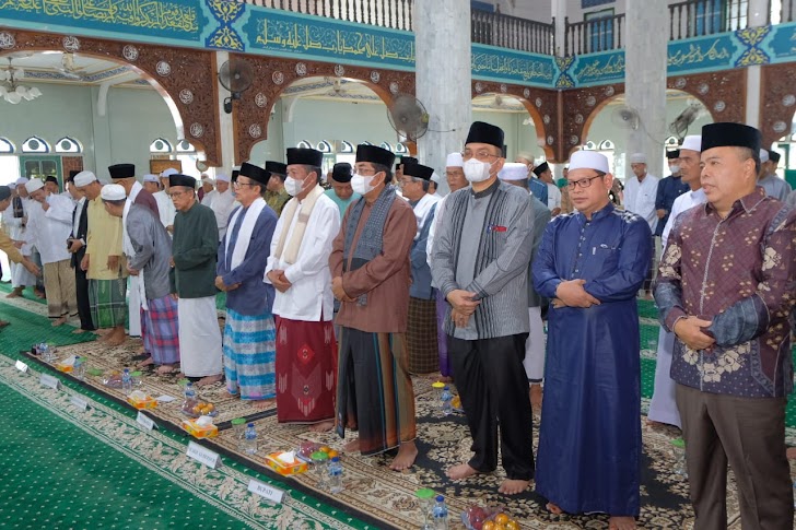 Bupati Anwar Sadat Hadiri Halal Bihalal Dan Reuni Keluarga Besar PHI Kuala Tungkal