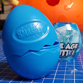 Smashers Epic Dino Egg Ice Age Putty in blue two-part plastic egg 