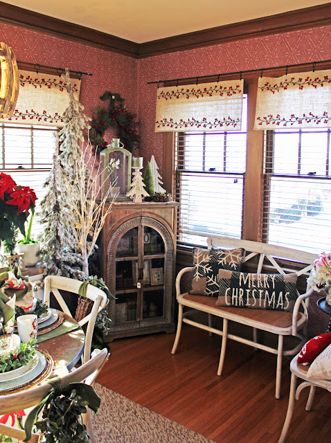 A Tour of the 2019 Bachman's Holiday Ideas House from Itsy Bits And Pieces Blog