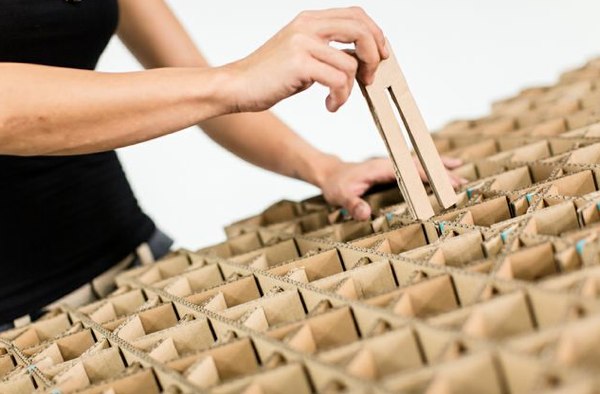the cardboard desk for HP Z1 Workstation2.jpg