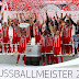 Com muitos banhos de cerveja, Bayern faz festa de campeão na Allianz Arena; veja fotos