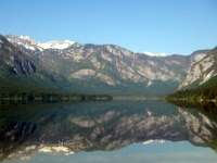 Odsev Bohinjskih gora v jezeru