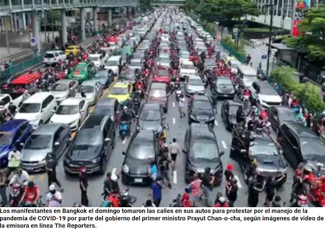 (Video) Protesta de automóviles en Tailandia por el manejo gubernamental y los cierres del Covid -19