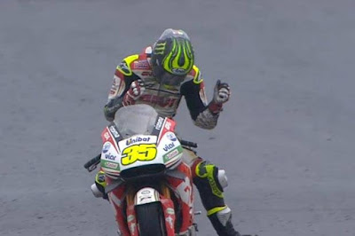 Cal Crutchlow Enggan disebut Kemenangannya Hibah dari Marquez