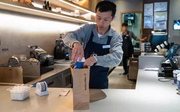 Giới startup đón 'cú sốc' mới: Chuỗi cà phê ‘nổ’ sắp vượt Starbucks lừa nhà đầu tư, ngụy tạo tới 40% doanh thu năm 2019