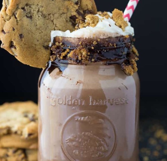 Chocolate Chip Cookie Coffee Milkshake #dessert #drink