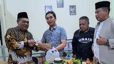 Gelar Tasyakuran, Camat Sukomanunggal Baru Terharu, Lurah dan Ketua LPMK Simomulyo Undang Warga