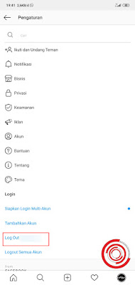 1. Silakan kalian buka aplikasi Instagram lalu pilih akun yang ingin di logout. Setelah itu buka pengaturan dan pilih Log Out