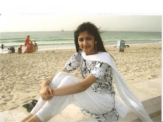 Pakistani Girl in White Tight Salwar Kameez