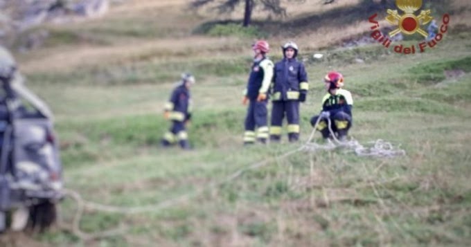 Cuneo, auto finisce fuori strada: strage di giovani