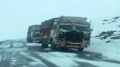 Manali-Leh route restored after three days, movement of other vehicles including tourists started