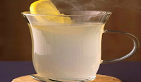 air lemon hangat dapat menyingkirkan perut kembung