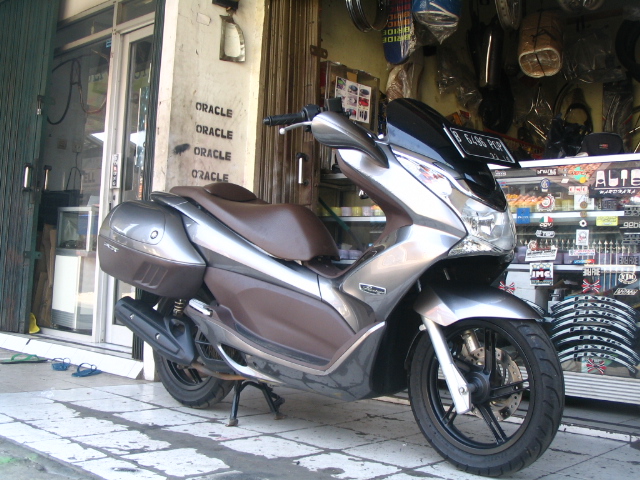 Bengkel modifikasi motor honda pcx