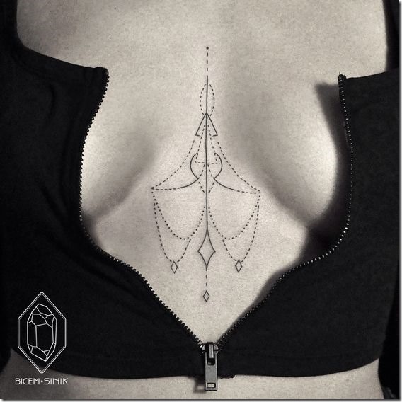 points_et_des_lignes_de_sternum_de_tatouage