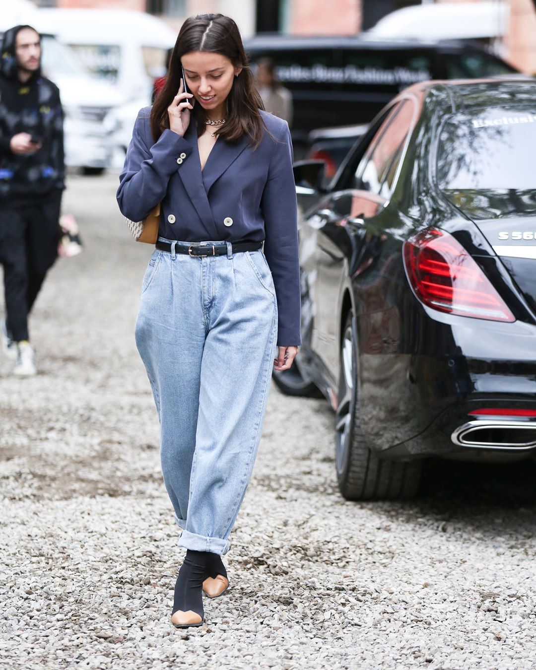 Le Fashion: High-Waisted Mom Jeans are Still Having a Fashion Moment