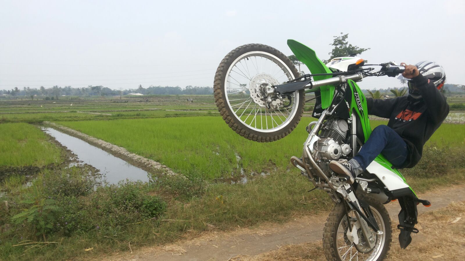 Indonesian Dirt Bike IDB Uji Coba Kawasaki KLX 150BF Di Jalur