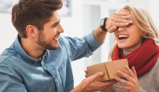 valentine day 2021 boy friend offering gift to girl friend