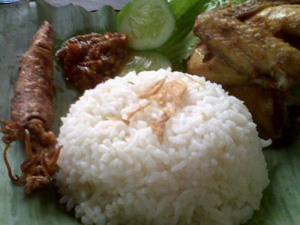 RUMAH MAKAN KHAS SUNDA di BANDUNG  Kuliner di Bandung