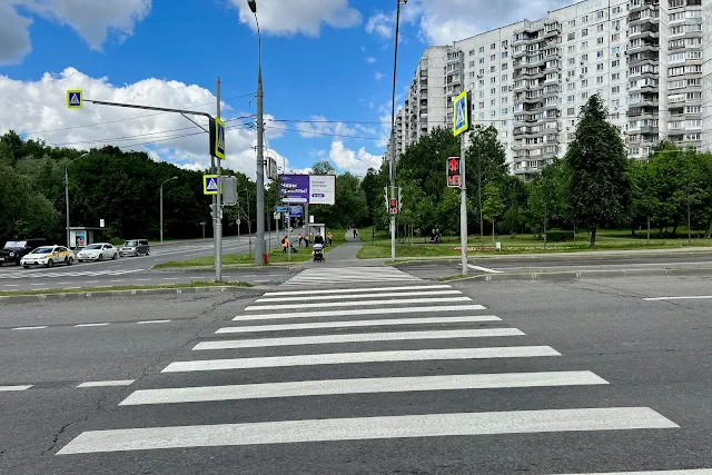 Новоясеневский проспект, Литовский бульвар