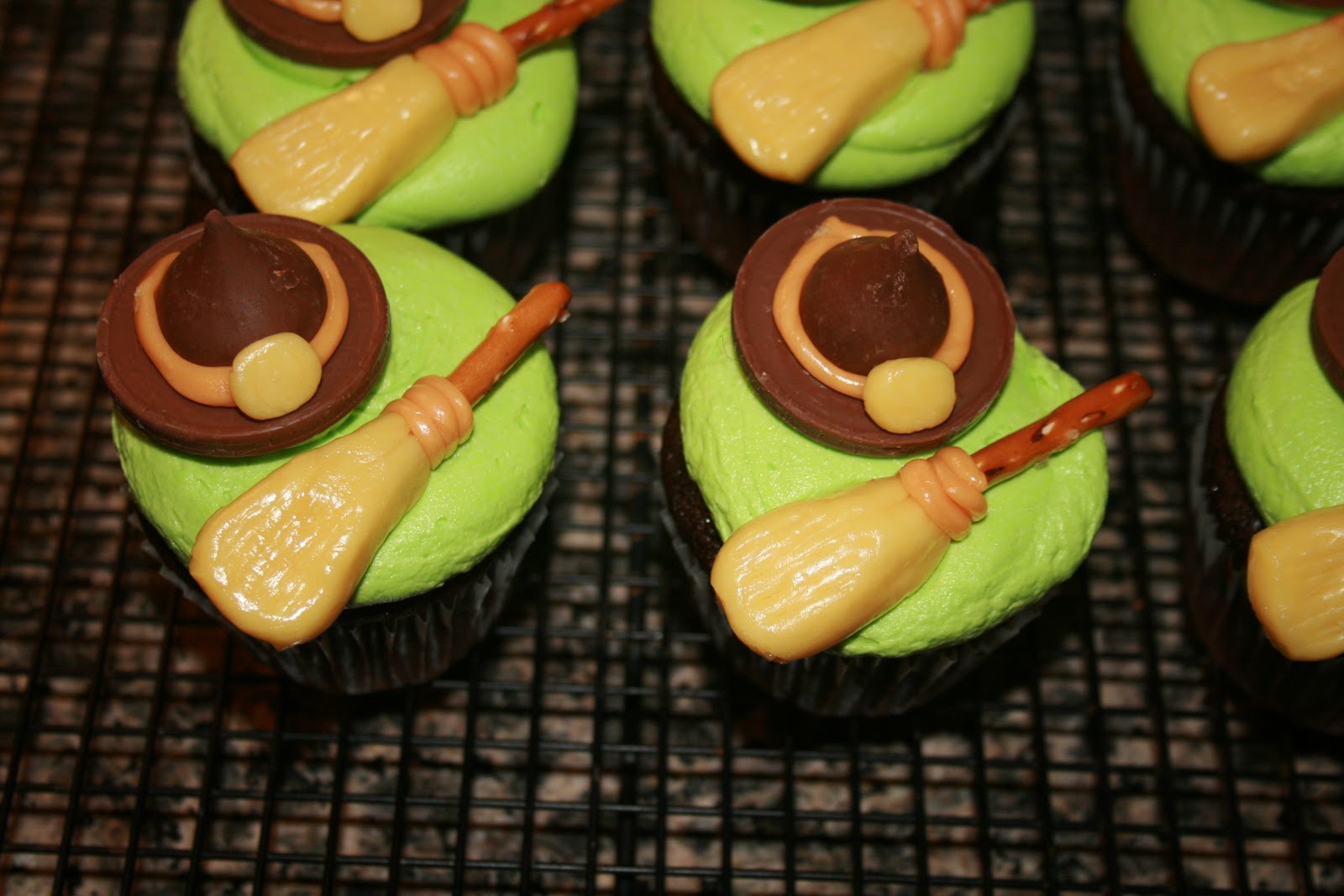 halloween witch cupcakes Posted by Jenna-Marie at 7:24 PM