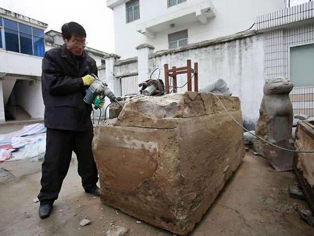 700 Year Old Mummy, Accidentally, Archaeologists, China, Eastern China, Mummy, Road Workers, Preserved, Taizhou, Jiangsu, Discovered, Mysterious Box, Ming Dynasty, Wooden Tomb, Street, Woman, Coffin, Brown Liquid,