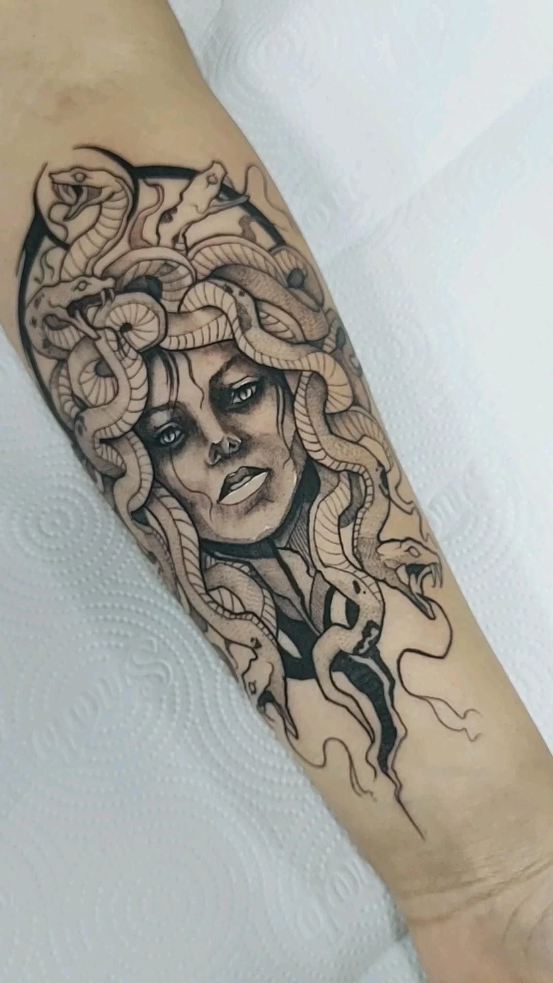 tatuagem de medusa no braço