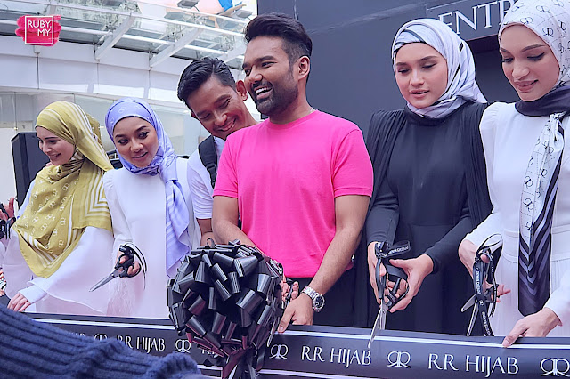 RIZMAN RUZAINI lancar Pop-Up Store RR Hijab di hadapan Pavilion KL