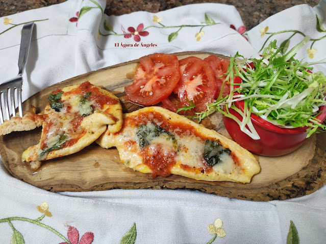 Pechuga de pollo estilo pizza El Ágora de Ángeles