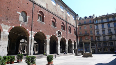 Piazza Mercanti a Milano