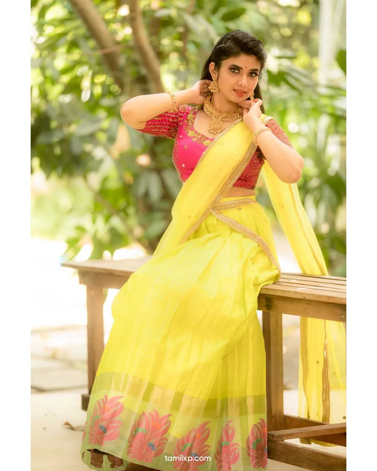Actress pragya nagra photos