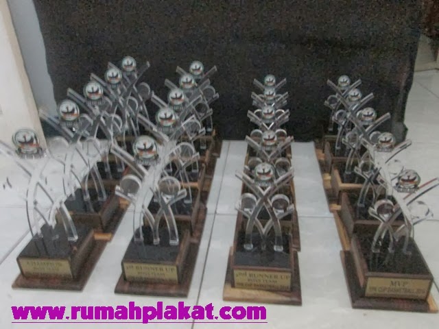 Bikin Piala Akrilik Yayasan Pupuk Kaltim (YPK) Cup Rumah 