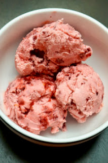 Raspberry Lemonade Ice Cream: Savory Sweet and Satisfying