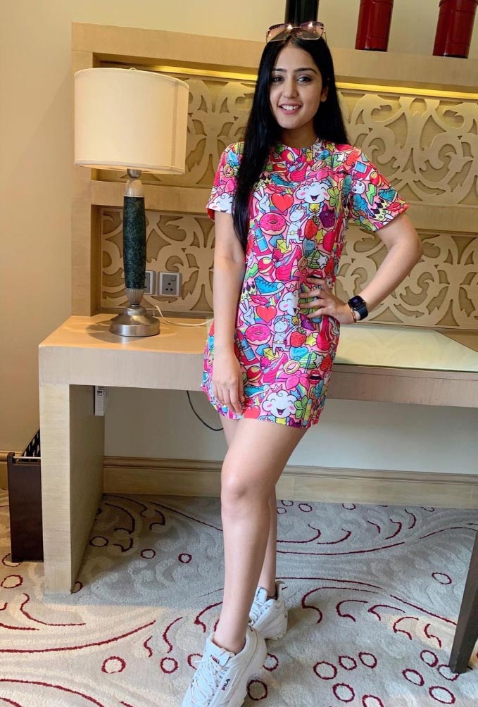 Anjali Tatrari sexy legs short dress hot tv actress