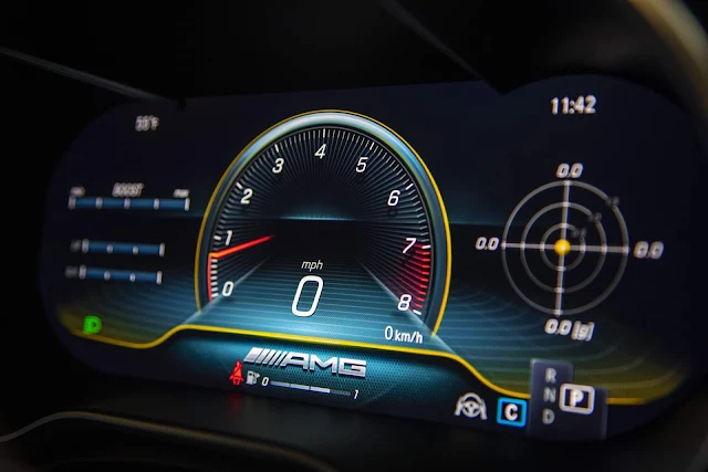 Mercedes-AMG C63 - interior - painel